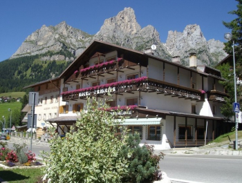 Marcowe NARTY na CIVECIE Termin: 06/03.-13/03.2027 Hotel PRINCIPE Santa Fosca  CENA: 800,-€/osoba dorosła  skipass w cenie - zdjęcie2