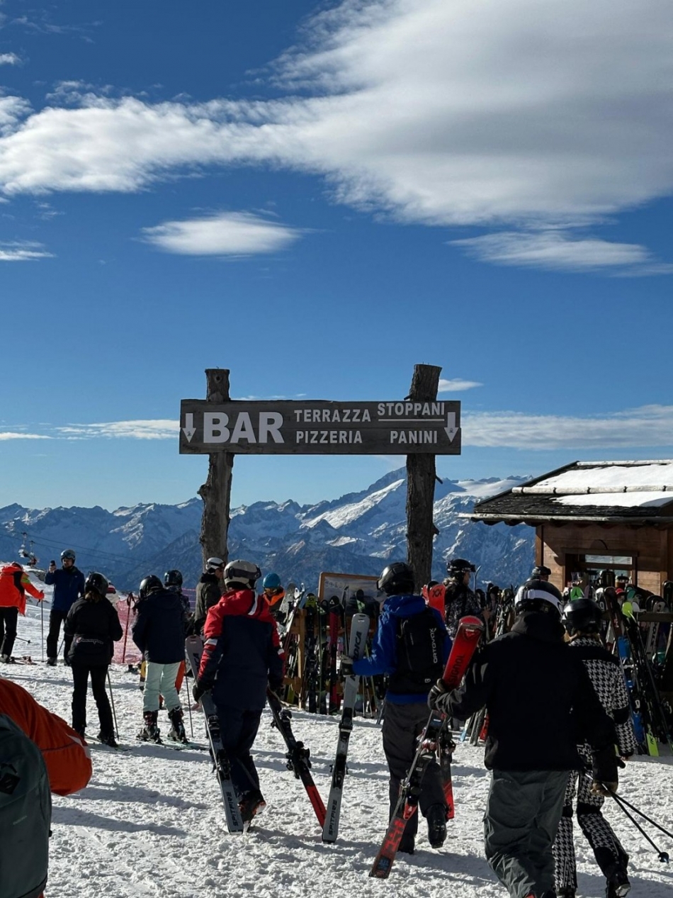 PIERWSZY ŚNIEG sezon 2027 Hotel FIOCCO di NEVE 3*** termin: 13/12.26 -19/12.2026 CENA: 720,-€/osoba